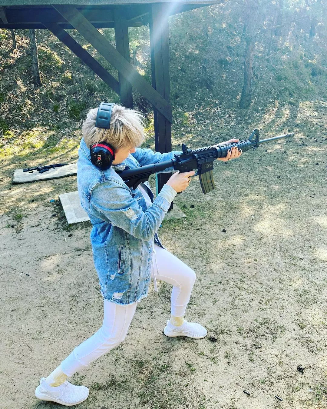 Magda Narożna z bronią w ręku! Boi się o swoje życie?!